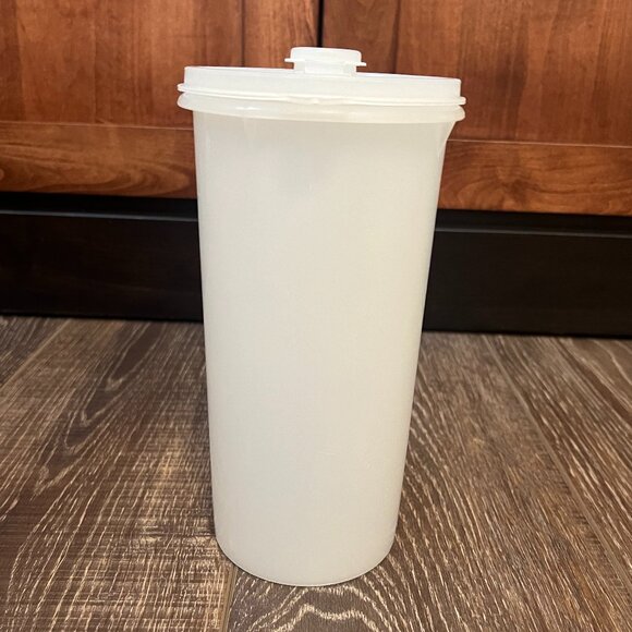 Tupperware Juice Container with Lid - Picture 1 of 11